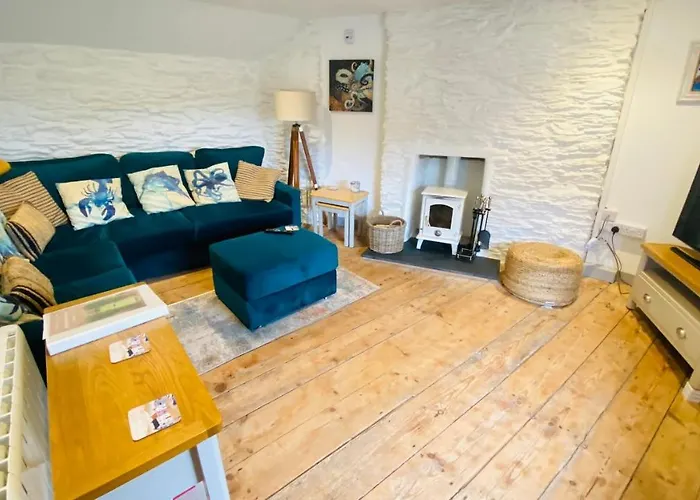 Spindrift Is A Beautiful Newly Refurbished Three Bedroom Private Family House Located On The Old Harbour And The Coastal Path In The Heart Of Beautiful Polperro